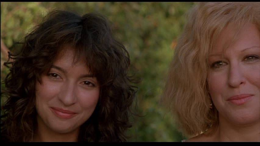 Bette Midler & Elizabeth Pena in Down And Out In Beverly Hill